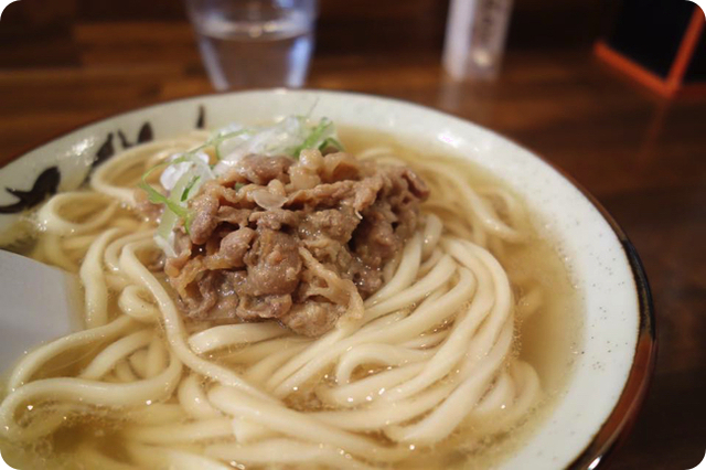 噛むほどに旨い太めの中華麺・肉宇宙