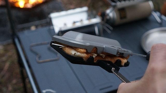 四角っかーで串カツソロキャンプ
