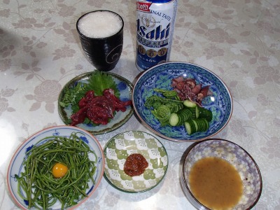 馬刺しとアケビの巣ごもり、コゴミとホタルイカの酢味噌で乾杯＠新潟