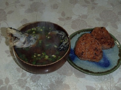 キジハタの煮つけとゴンズイの味噌汁＆焼きおにぎり：年の瀬サイクリング後の晩酌＠新潟