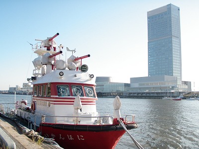 信濃川河口の消防艇：にほんかい＠新潟