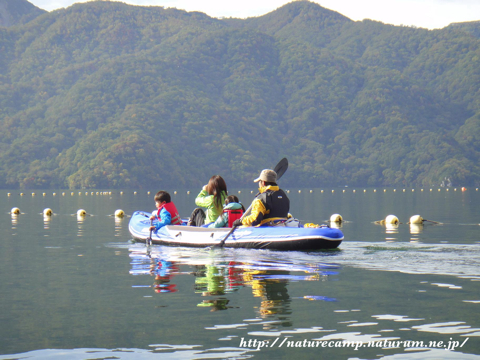 中禅寺湖でカヤック