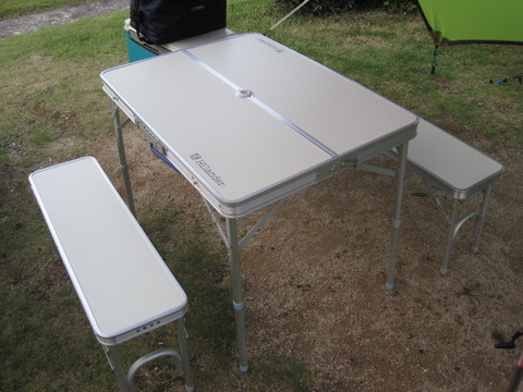 ハイランダーセパレートベンチテーブルセット　４人用 ナチュラム商品ページにリンクしています。