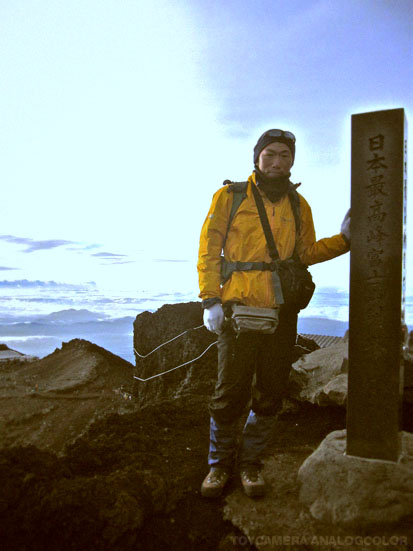 富士登山　3776mへ　その3　赤岩八合館〜富士山頂〜下山