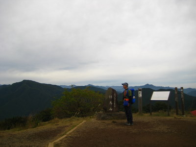 陣馬山へ