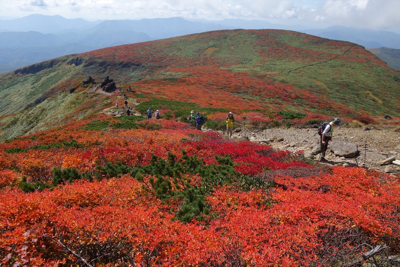 秋晴れの栗駒山 ～須川湖野営場