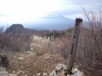 山梨県　河口湖　若彦トンネル近くから十二ヶ岳や節刀ヶ岳を周回