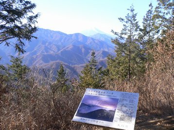 山梨県　倉岳山と二十六夜山　山梨百名山と高畑山など８座を周回