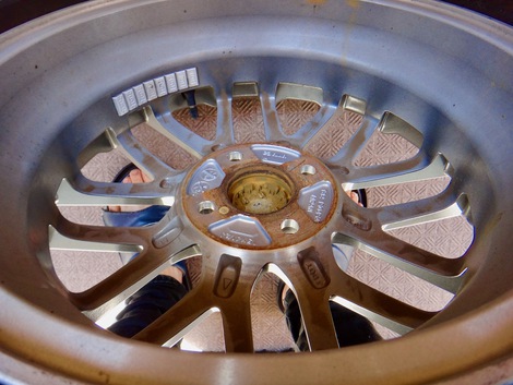 激泡ガラスクリーナー&信越シリコーン で ホイール&タイヤ 洗浄 の巻