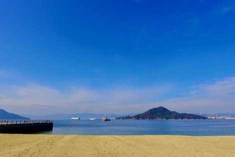 西日本最大級の人工海浜 「ベイサイドビーチ坂」に 飲食・物販施設が建設中ですよ。