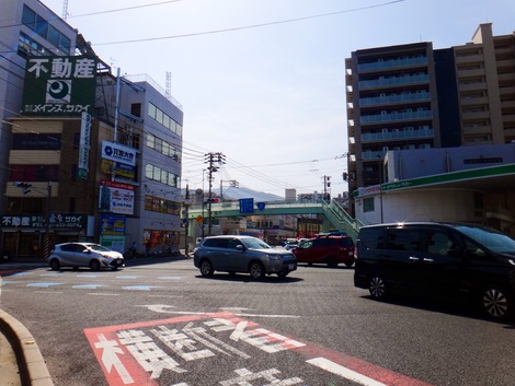 JR海田市駅前に架かる「ひまわり大橋」