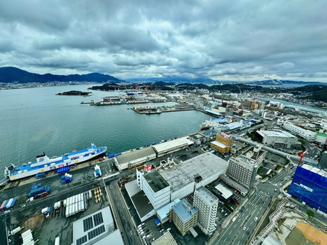 展望台から瀬戸内海と日本海を見渡せる 「海峡ゆめタワー」