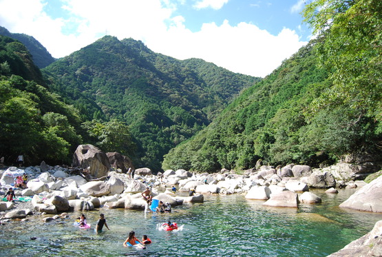 キャンプinn海山 × 魚飛渓