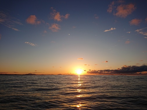 夕日に染まる海の上で♪♪ 夕日に染まる海の上で♪♪