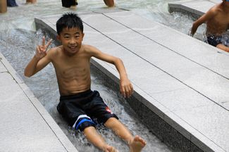 小野川自然プールで水遊び