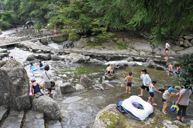 小野川自然プールで水遊び