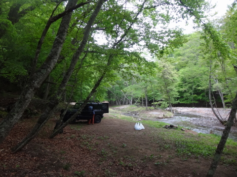 渡渉あり岩壁ありの鶏冠山　からのテキトーな河原でキャンプ