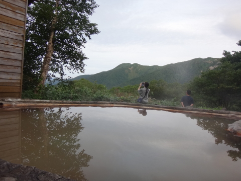 露天風呂に浸かって那須岳周回　念願の三斗小屋温泉煙草屋旅館でテント泊