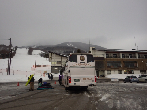 スキーバスに乗って雪山登山！　磐梯山無念の敗退