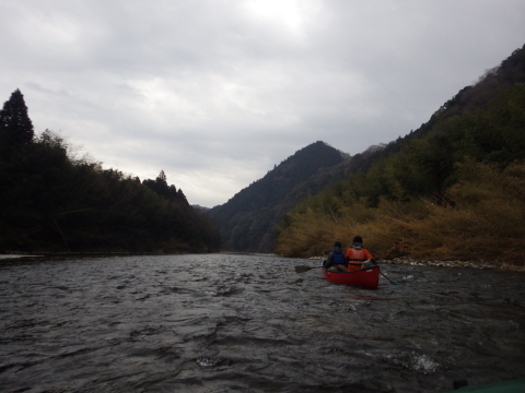 今年の漕ぎ納め　初めて久慈川の河原で幕営