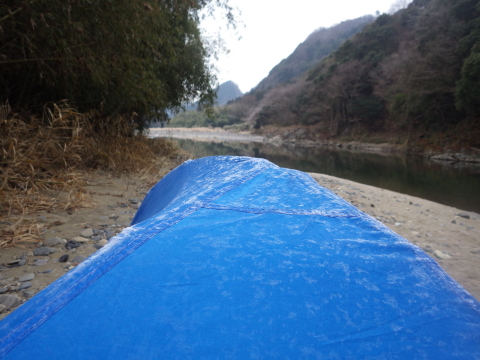 今年の漕ぎ納め　初めて久慈川の河原で幕営