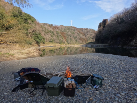 真冬の那珂川、河原でキャンプしながら川下り