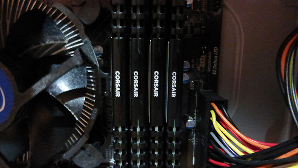 CORSAIR DDR4 メモリ増設