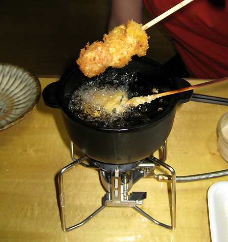 とりあえずキャンプでしょう。:コロダッチ・ポットで串揚げ