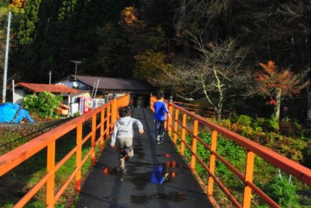 馬見ヶ崎唐松観音堂前広場　弾丸キャンプ