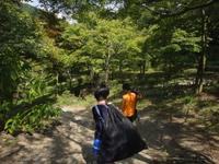 山のふるさと村で、久しぶりに家族４人そろって外遊び