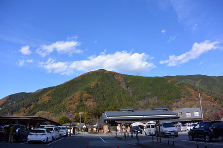 駐車場から見る鹿倉山の全景