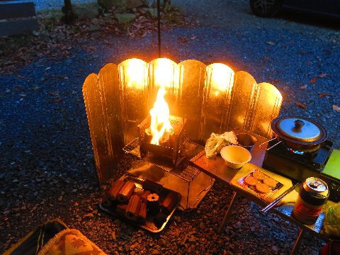 終日雨が降り続くキャンプ