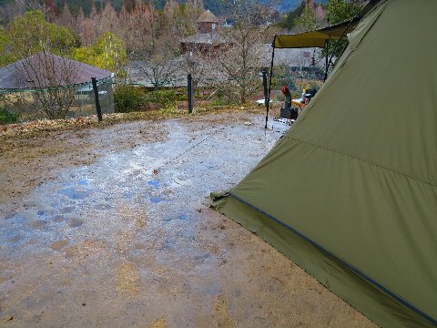 連泊キャンプは氷の世界と雪景色