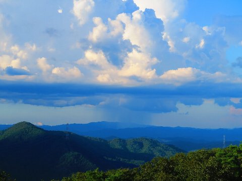 雷鳴・稲光・稲妻走るキャンプ場