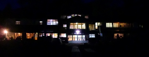 夜の弥四郎小屋