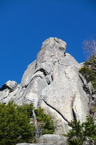大ヤスリ岩