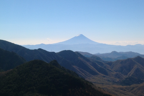 瑞牆山頂から見た富士山