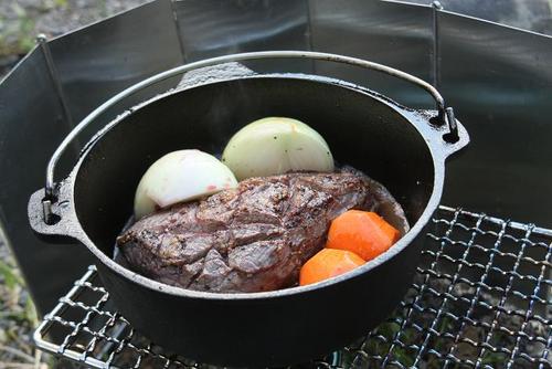 牛モモのワイン煮込み　　新戸