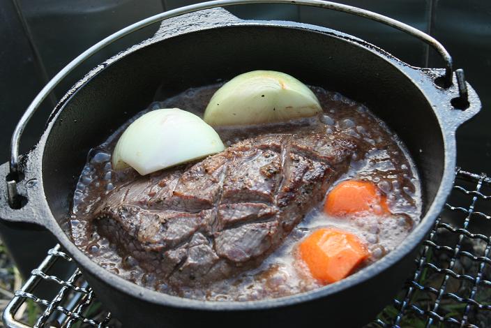 牛モモのワイン煮込み　　新戸