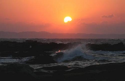 荒れた海も　なかなか　いいものです