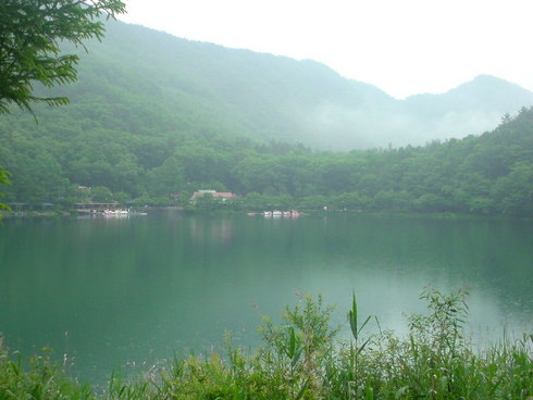 雨のシビレ湖