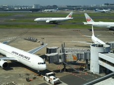 昨日は羽田空港へ