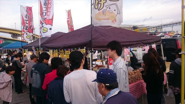 八戸来たなら舘鼻岸壁朝市におんでやんせ～（´・ω・｀）ノ