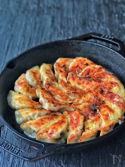 大掃除中。少し休んで焼き飯を作って餃子を焼いて