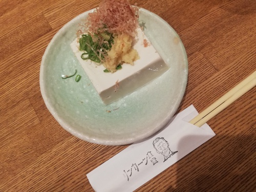京橋のリンカーン食堂でくそ暑い梅雨に冷たいビールを楽しむ