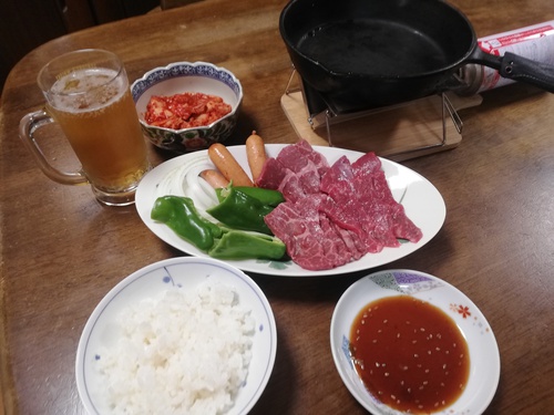 今夜は寂しく一人焼肉だ。美味しさでこの世の全てを忘れる作戦