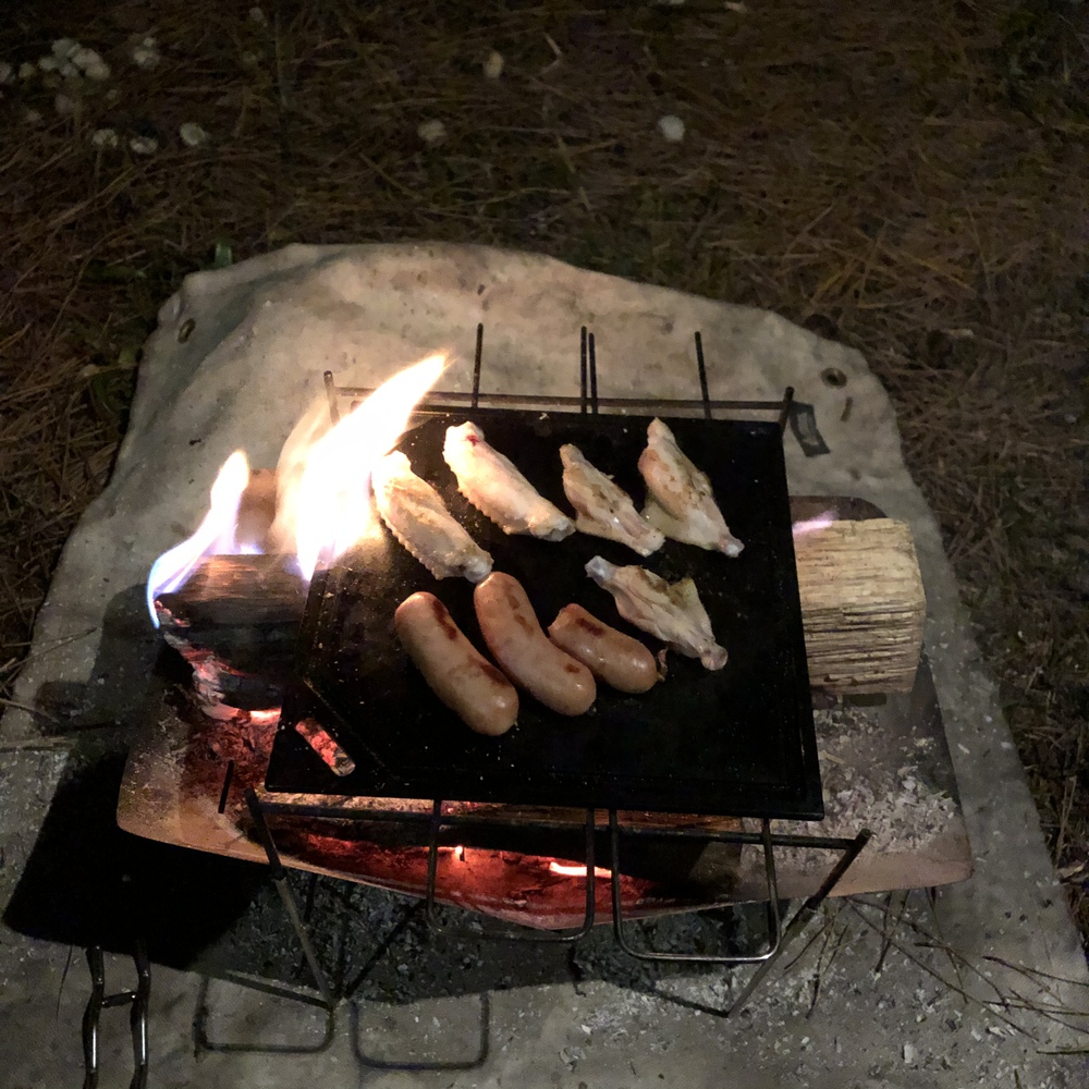 一泊目は海で