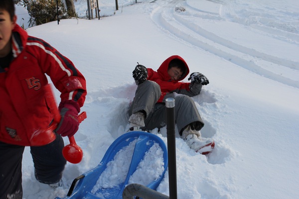 雪遊び