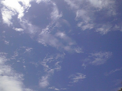 空が少し高い