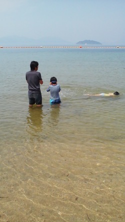 今日は子供と海水浴